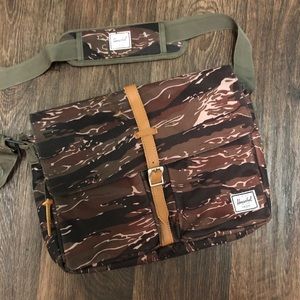 HERSCHEL Camo Laptop Bag